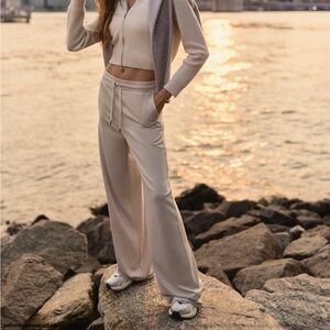 NWOT VUORI Halo Essential Wide Leg Pant Ecru Heather